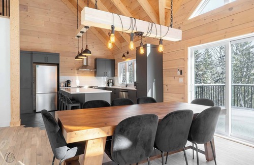 Saint Come Ski Chalet | ÔShack | spa | billiard | hanging net