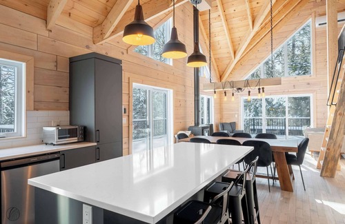 Saint Come Ski Chalet | ÔShack | spa | billiard | hanging net