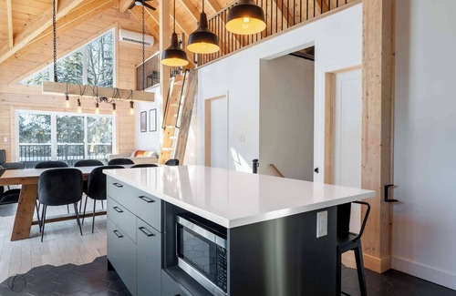Saint Come Ski Chalet | ÔShack | spa | billiard | hanging net
