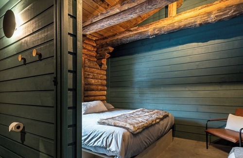 Saint-Simeon Cabin | ÖBois Charlevoix: L'Écurie 1 (bedroom)