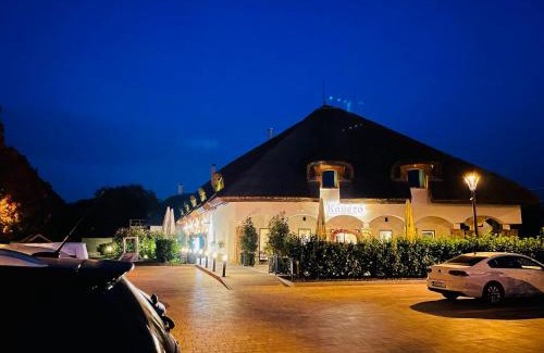 Tat Hotel | Öreg Halász Fogadó