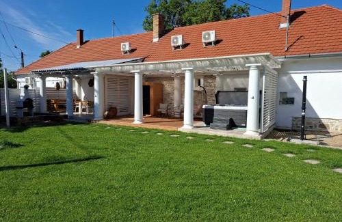 Bogacs House | Öreg Malom Apartmanház
