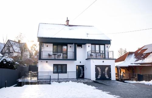 Miskolc-Tapolca Apartment | ÚJ - Emili Apartman Miskolctapolca - 27 főre