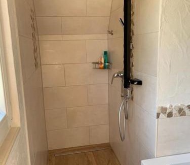 Horchheim Apartment | Über den Dächern von Koblenz - Aussichts-Wohnung Naturpark Rheinblick, ruhig, zentrumsnah, Sport-Pool