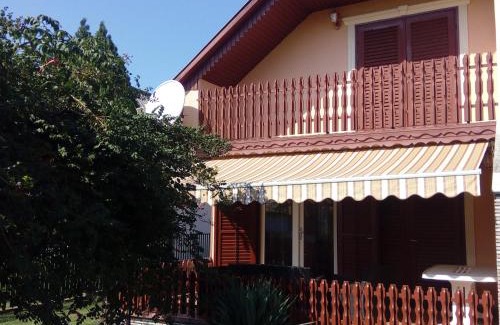 Balatonfenyves Villa | Üttörő út 177 B