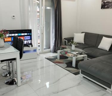 Neapoli-Sykies Apartment | Λαμπερό Διαμέρισμα 2