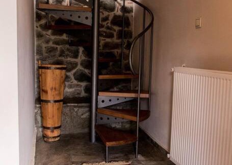 Pyli House | Πέτρινη κατοικία με υπέροχη θέα στο όρος Κόζιακα.