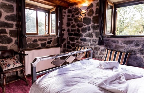 Pyli House | Πέτρινη κατοικία με υπέροχη θέα στο όρος Κόζιακα.