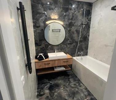 Shevchenkivs'kyi District Apartment | Апартаменти з терасою