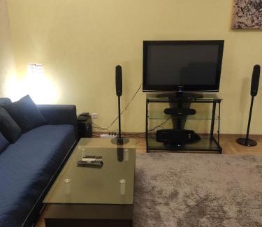 Khreshchatyy Yar Apartment | Апартаменти 3-кімнатні в центрі, метро Театральна