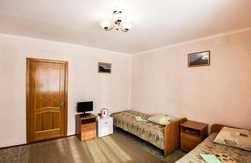 Paratunka Bed & Breakfast | База отдыха Солнечная