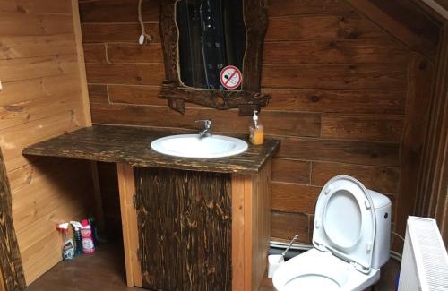 Maliyevtsy Bed & Breakfast | "Волчья хижина"