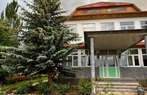 Issyk-Kul Region House | Гостевой дом “Kyzyl Alma” (Red Apple)