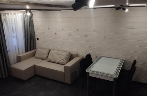 Tatariv House | Гостинний двір у Ангеліни