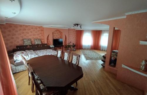 Izki House | Гостьовий будинок