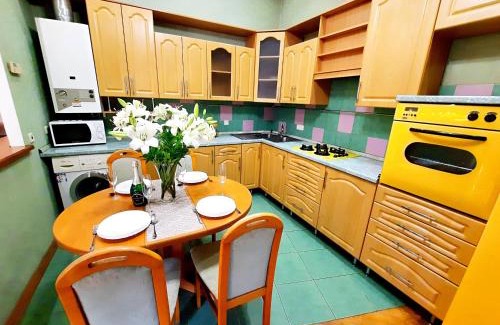 Sukhinovka Apartment | Дворівнева квартира у центрі біля корпусного парку Мережа Alex Apartments Цілодобове безконтактне заселення Документи для відрядження
