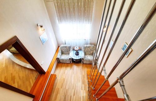 Sukhinovka Apartment | Дворівнева квартира у центрі біля корпусного парку Мережа Alex Apartments Цілодобове безконтактне заселення Документи для відрядження