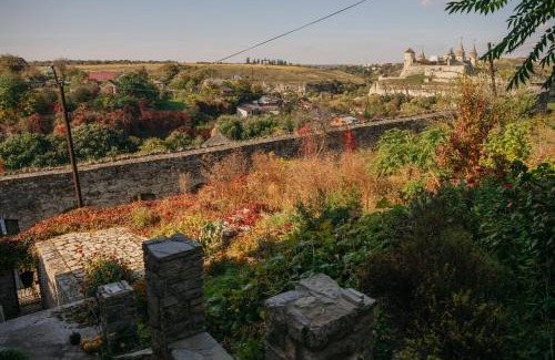 Kamenets-Podol'skiy House | Джерело