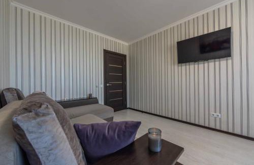 Dniprovs'kyi District Apartment | ЗАВВЖДИ СВІТЛО! 1 кЛюкс Подобово поряд м Чернігівська Дарниця ТЦ Серце Проспект МВЦ