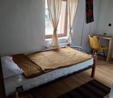 Leshten House | Капсъзовата къща