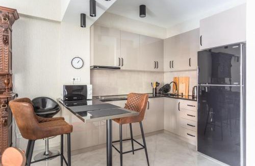 Sololaki Apartment | Квартира с террасой в Тбилиси.