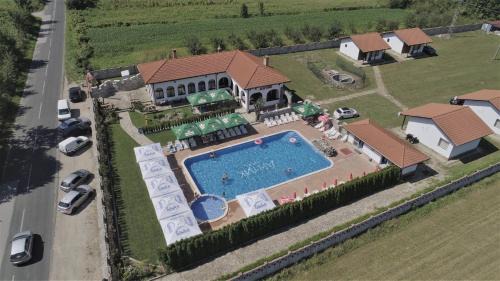 Troyan House | Комплекс Антик