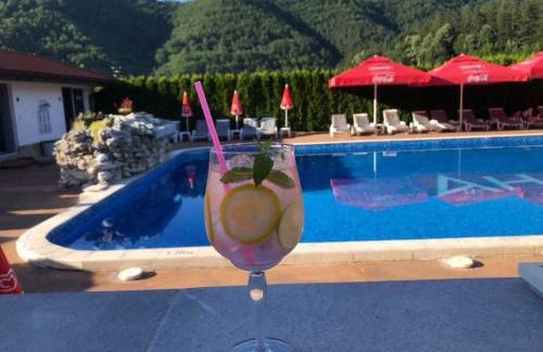 Troyan House | Комплекс Антик