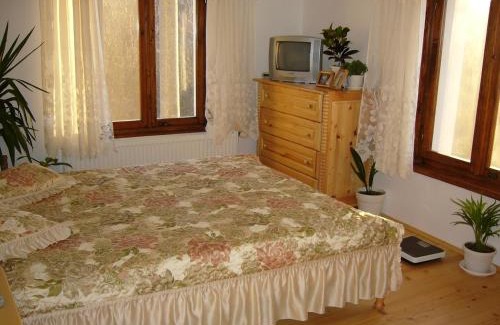 Cherven House | Къща под наем PETROVA