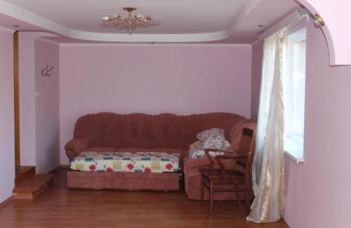 Palyanytsya Cabin | Кімната з диваном