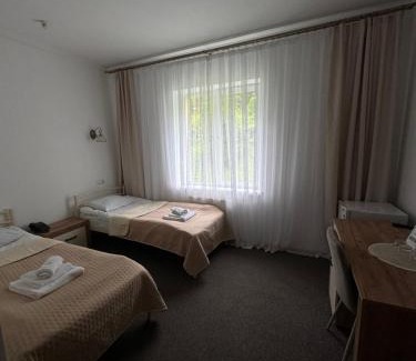 Roztoky Hotel | Маєток Сокільське