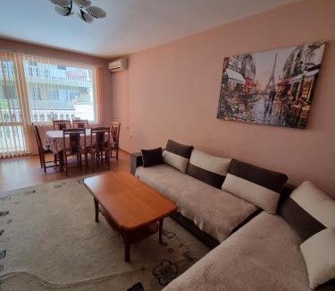 Pomorie Apartment | Нашето място