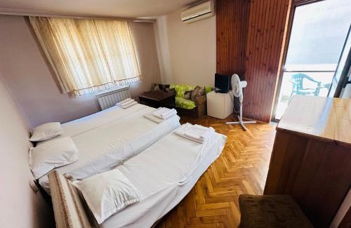 Nessebar New Town House | Несебър, Къща със стаи под наем с баня, тоалетна и тераса Само на 400метра от двата плажа в Несебър