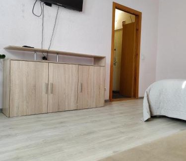 Desnyans'kyi District Apartment | Однокімнатна на Троєщині