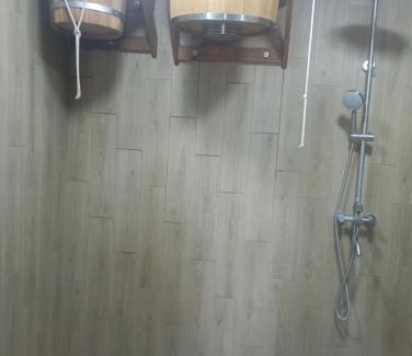 Zalissya House | Озеро Надії