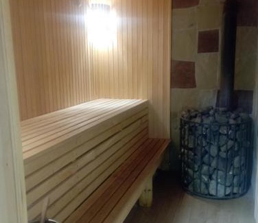 Zalissya House | Озеро Надії