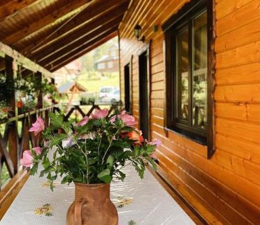 Mykulychyn House | Садиба Біля Річки