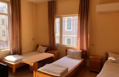 Yambol House | стаи за гости Контраст