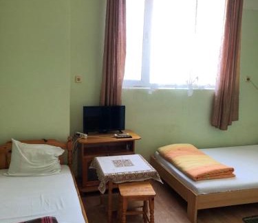 Yambol House | стаи за гости Контраст