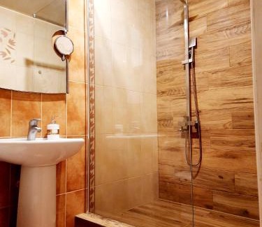 Kryvyi Rih Apartment | Староярмаркова с видом на парк и реку