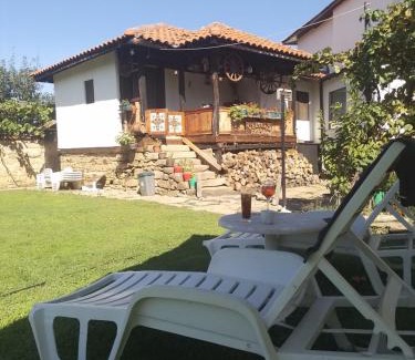 Tsarevets House | Събевата къща