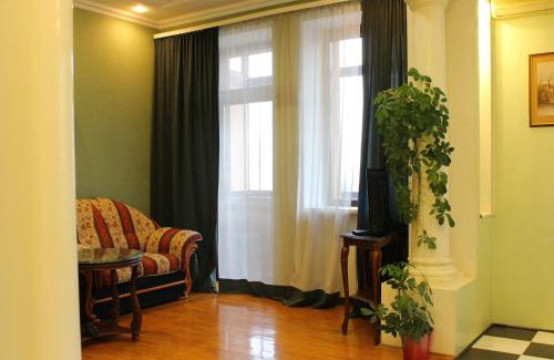 Pechers'kyi District Apartment | Центр Печерск метро Зверинецкая, Печерская