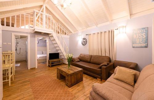 Yavne'el Bed & Breakfast | בקתות ילוז של רשת לב הגולן - 6 צימרים מקסימים עם בריכה משותפת ליד הכנרת