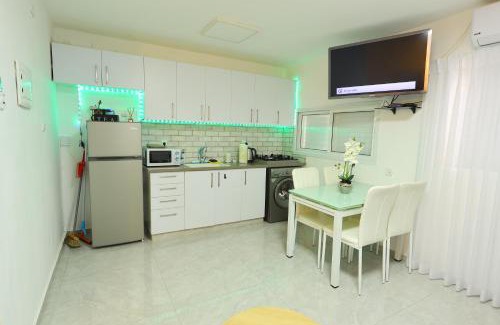 Ashkelon Apartment | דירה יפה סגנון מודרני מרחק של 5 דקות נסיעה מהים