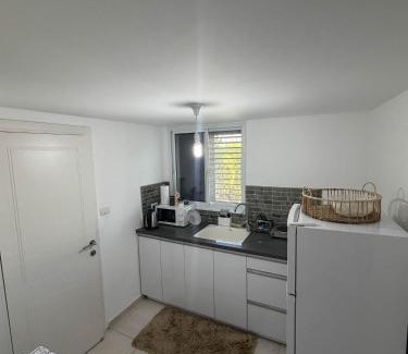 Qiryat Shemona Apartment | יחידת דיור חדשה עם גינה ומקלט - היחידה בגליל