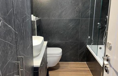 Jerusalem Apartment | מענה שמחה רוממה ירושלים דירת אירוח