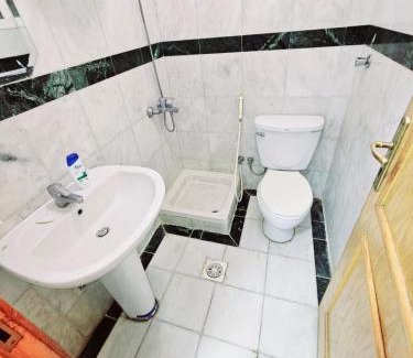 Al Aziziyah Apartment | اقامة السعادة