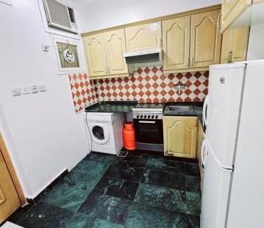 Al Aziziyah Apartment | اقامة السعادة