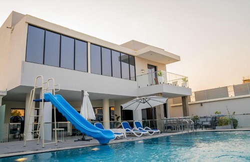 Dhahran Ski Chalet | شاليه القند منتجع أمواج