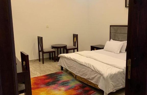 Buraydah Ski Chalet | شاليه بصالة مطلة على مسبح