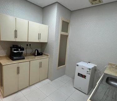 Unaizah Apartment | شقة بصالة مودرن وغرفة نوم